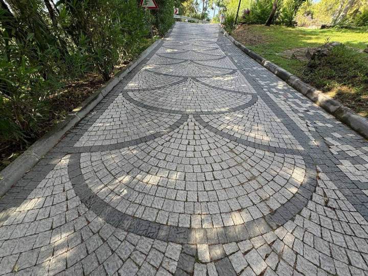 Allée pavée Sainte-Gemme-Gonval